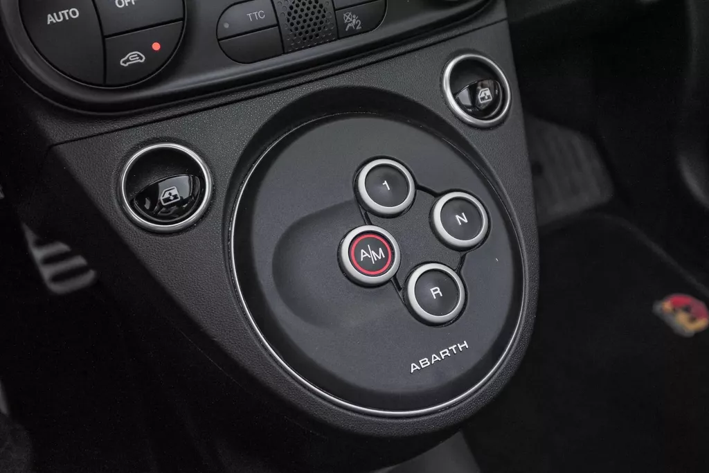 
								Abarth 595C Cabrio1.4 T-Jet Abarth Turismo vol									