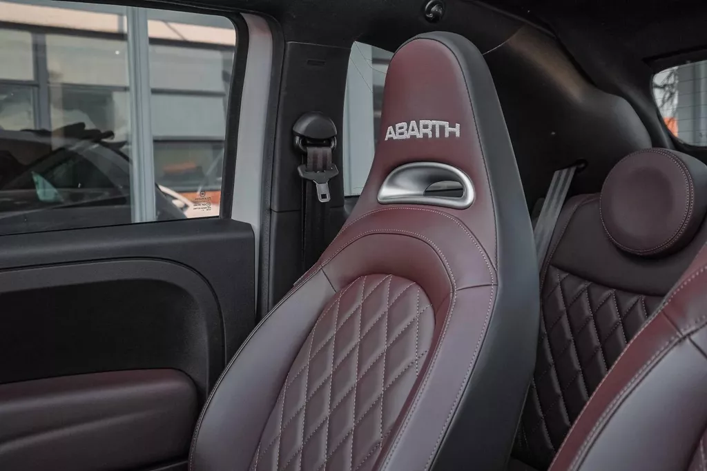 
								Abarth 595C Cabrio1.4 T-Jet Abarth Turismo vol									