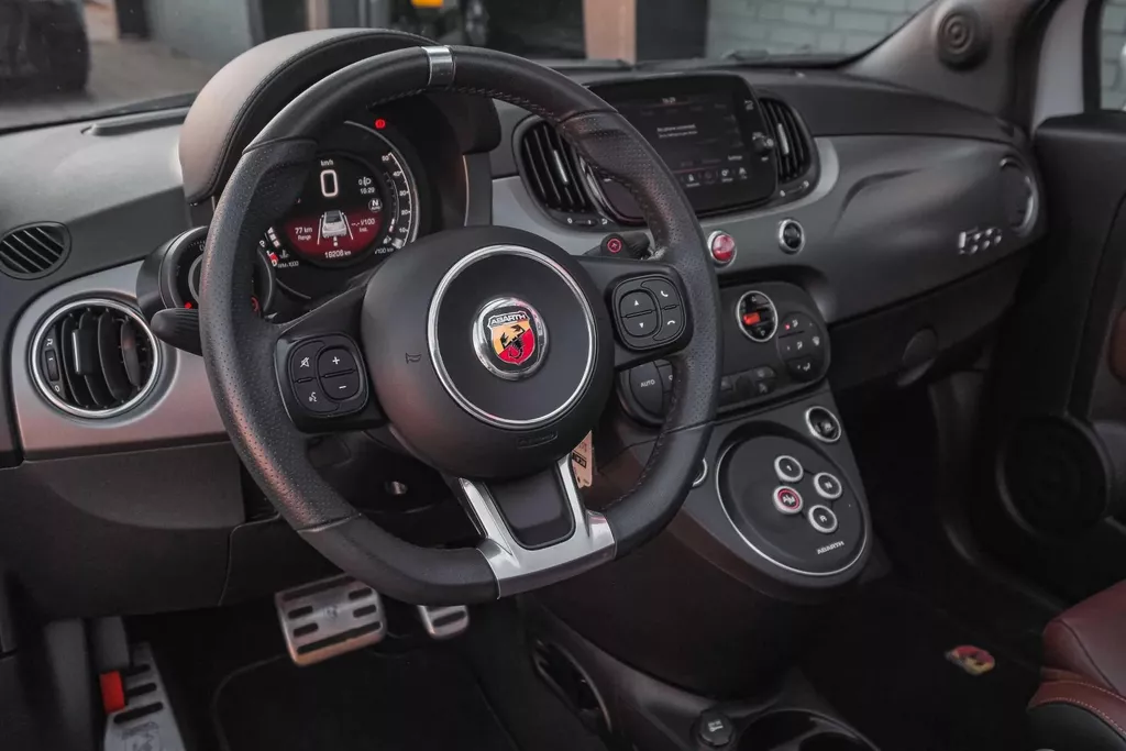 
								Abarth 595C Cabrio1.4 T-Jet Abarth Turismo vol									