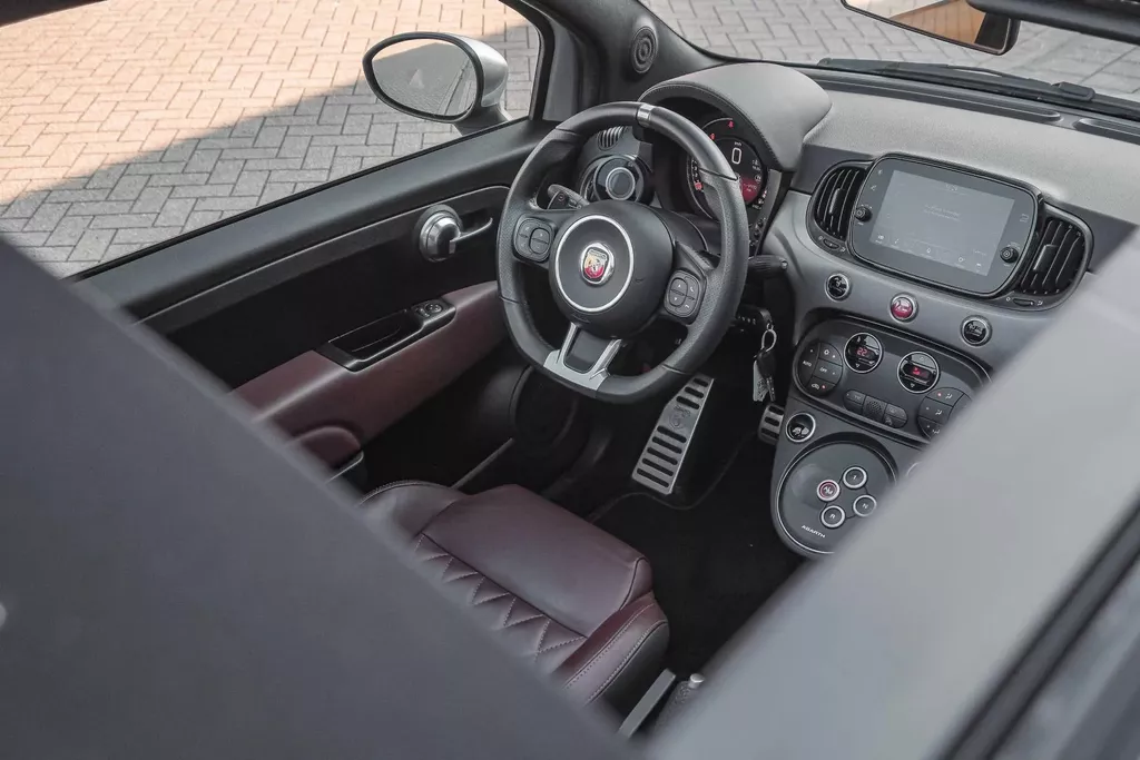 
								Abarth 595C Cabrio1.4 T-Jet Abarth Turismo vol									