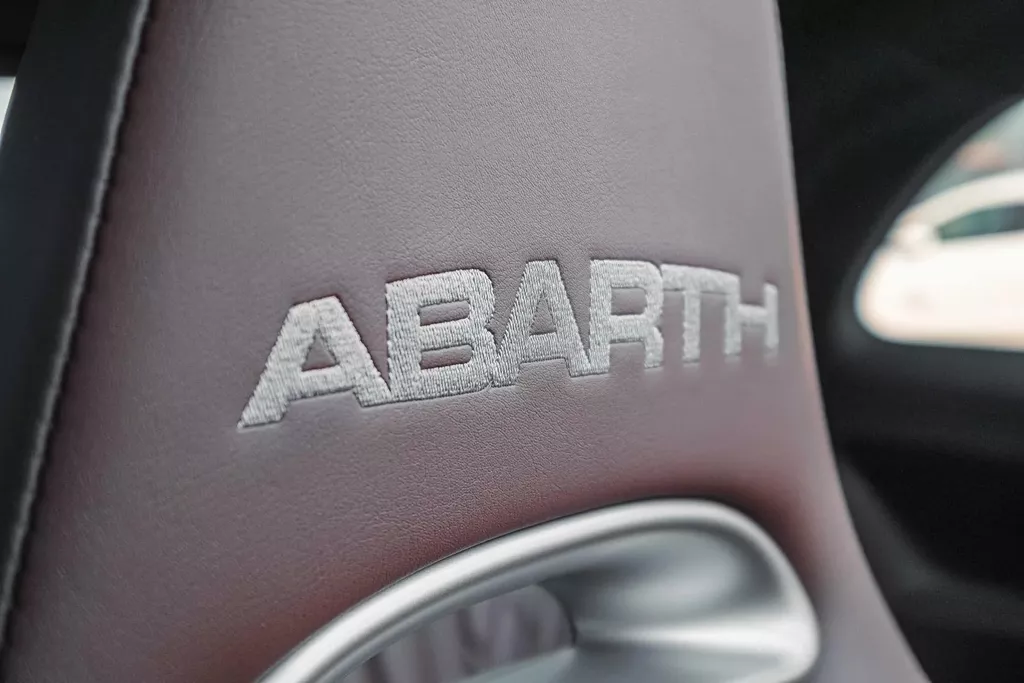 
								Abarth 595C Cabrio1.4 T-Jet Abarth Turismo vol									