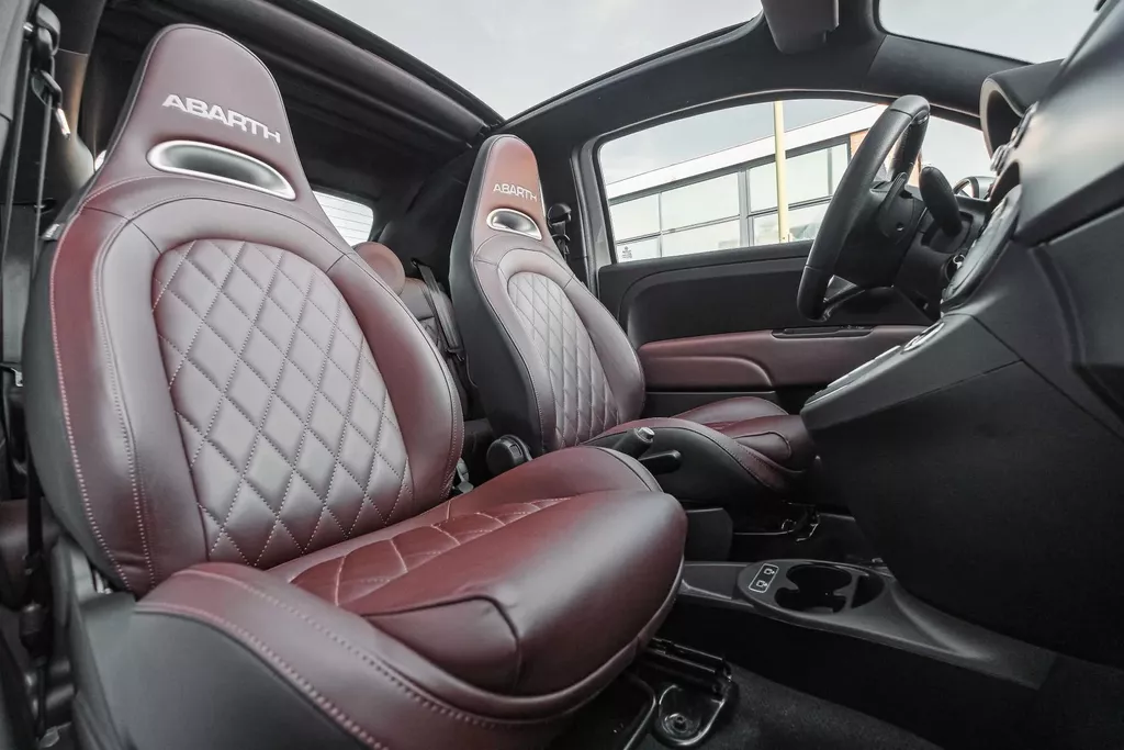 
								Abarth 595C Cabrio1.4 T-Jet Abarth Turismo vol									