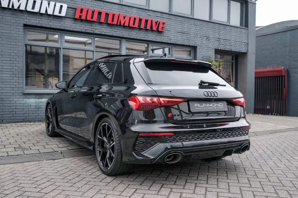 
								Audi A3 Sportback 2.5 TFSI RS 3 quattro |Head-Up|Keramisch|Hulk|B&O|Carbon|Dealer Onderhouden| vol									
