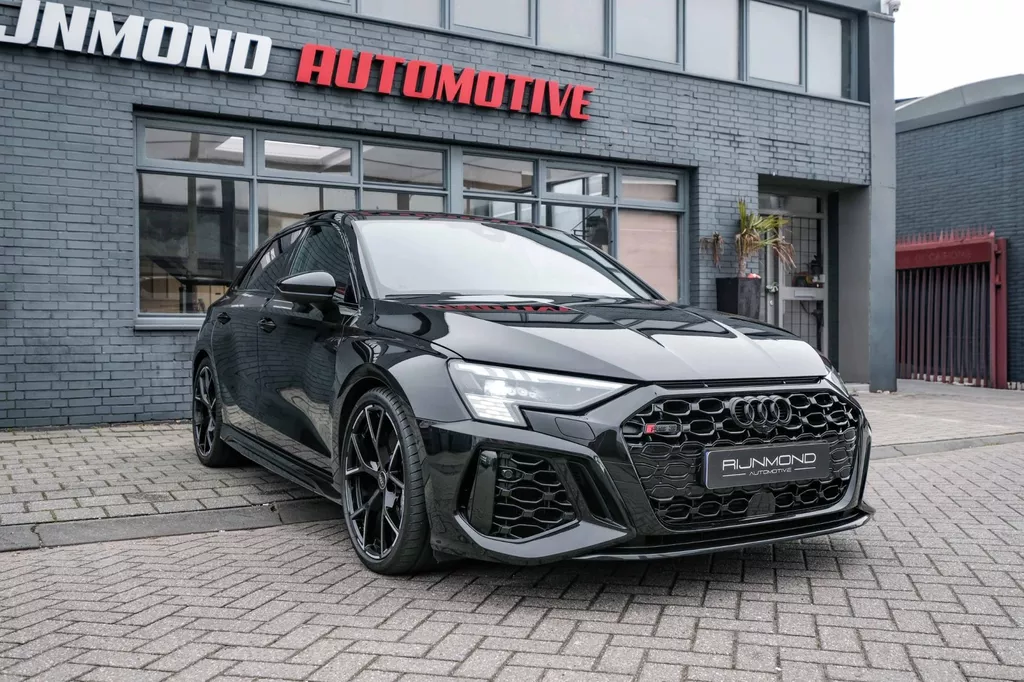 
								Audi A3 Sportback 2.5 TFSI RS 3 quattro |Head-Up|Keramisch|Hulk|B&O|Carbon|Dealer Onderhouden| vol									