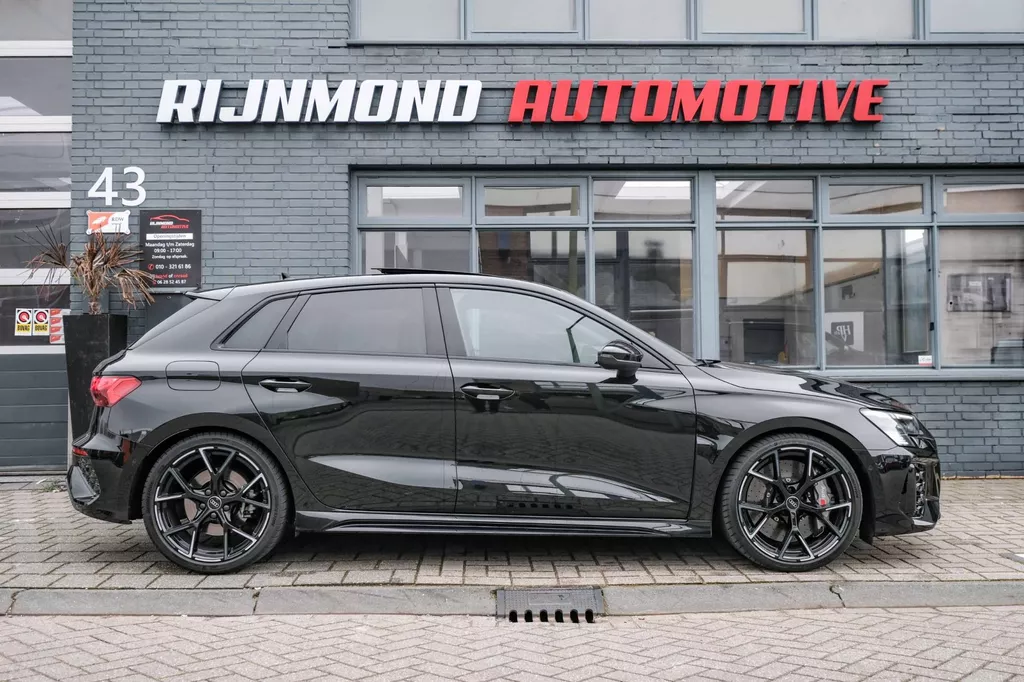 
								Audi A3 Sportback 2.5 TFSI RS 3 quattro |Head-Up|Keramisch|Hulk|B&O|Carbon|Dealer Onderhouden| vol									
