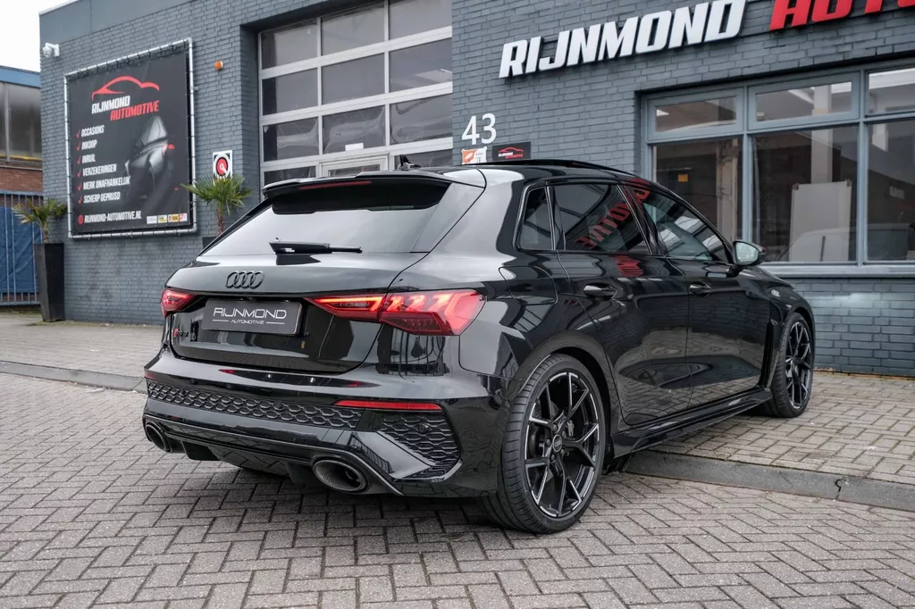 
								Audi A3 Sportback 2.5 TFSI RS 3 quattro |Head-Up|Keramisch|Hulk|B&O|Carbon|Dealer Onderhouden| vol									