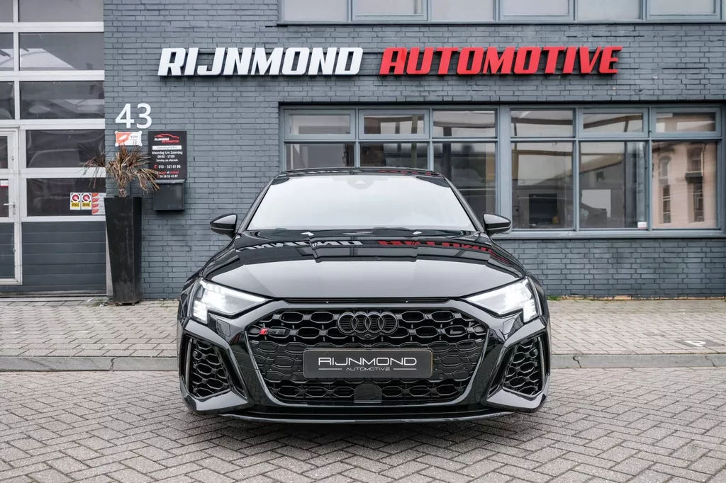 
								Audi A3 Sportback 2.5 TFSI RS 3 quattro |Head-Up|Keramisch|Hulk|B&O|Carbon|Dealer Onderhouden| vol									