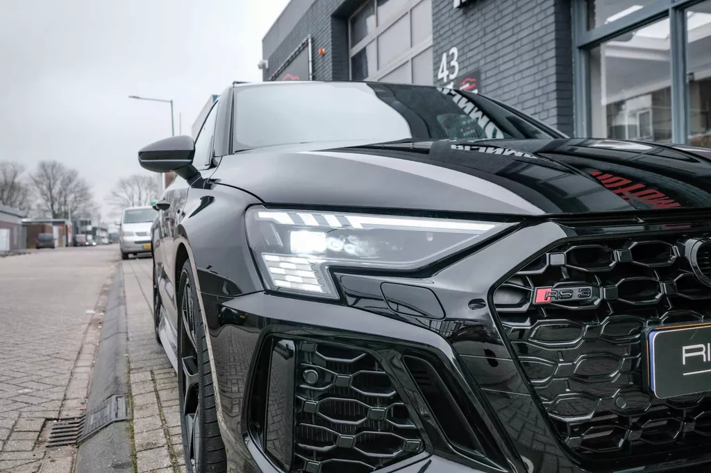 
								Audi A3 Sportback 2.5 TFSI RS 3 quattro |Head-Up|Keramisch|Hulk|B&O|Carbon|Dealer Onderhouden| vol									