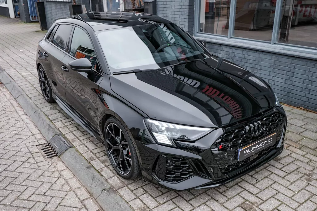 
								Audi A3 Sportback 2.5 TFSI RS 3 quattro |Head-Up|Keramisch|Hulk|B&O|Carbon|Dealer Onderhouden| vol									