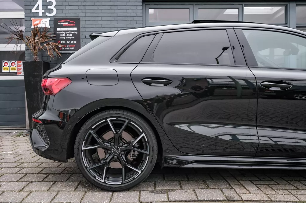 
								Audi A3 Sportback 2.5 TFSI RS 3 quattro |Head-Up|Keramisch|Hulk|B&O|Carbon|Dealer Onderhouden| vol									