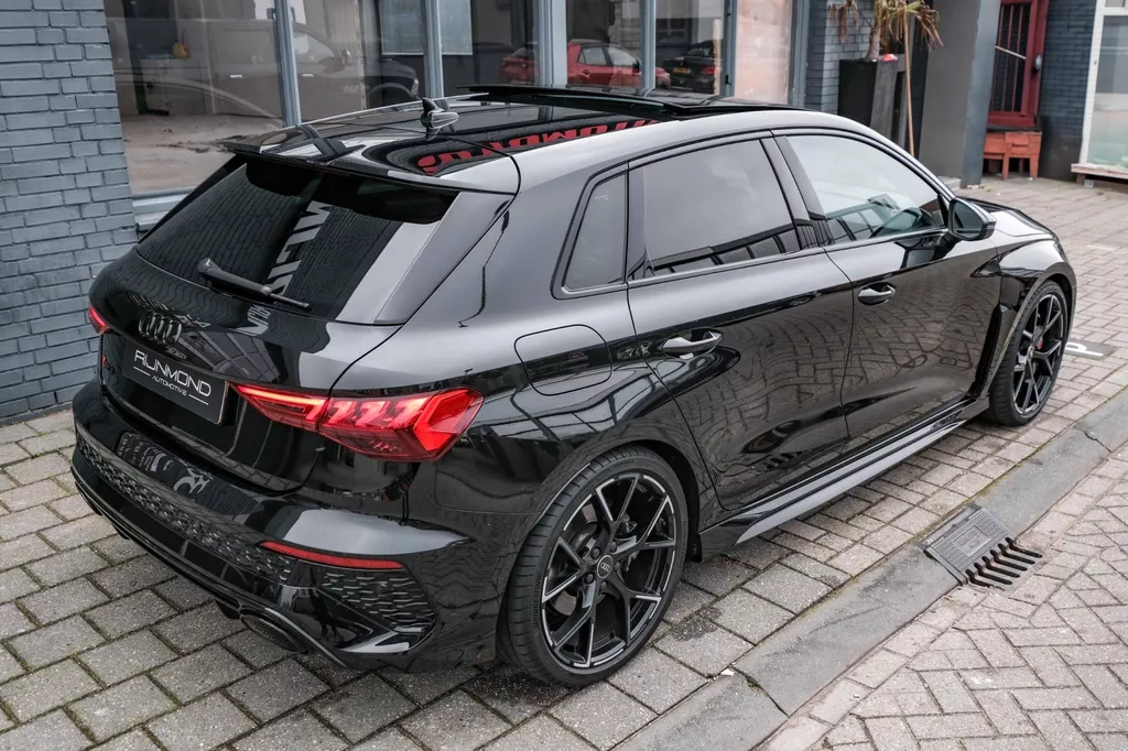 
								Audi A3 Sportback 2.5 TFSI RS 3 quattro |Head-Up|Keramisch|Hulk|B&O|Carbon|Dealer Onderhouden| vol									