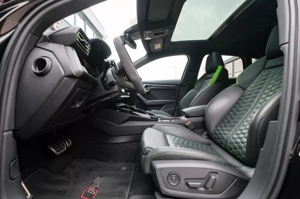 
								Audi A3 Sportback 2.5 TFSI RS 3 quattro |Head-Up|Keramisch|Hulk|B&O|Carbon|Dealer Onderhouden| vol									