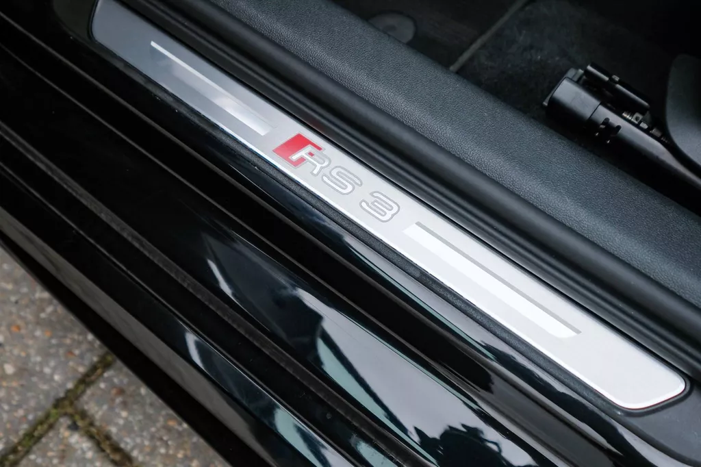 
								Audi A3 Sportback 2.5 TFSI RS 3 quattro |Head-Up|Keramisch|Hulk|B&O|Carbon|Dealer Onderhouden| vol									