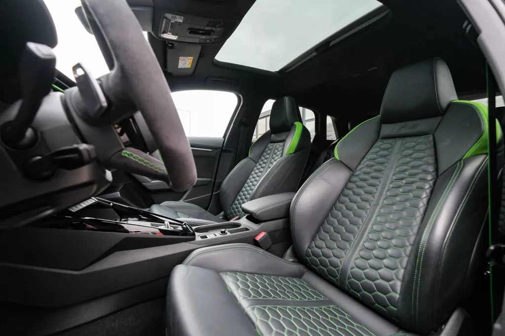
								Audi A3 Sportback 2.5 TFSI RS 3 quattro |Head-Up|Keramisch|Hulk|B&O|Carbon|Dealer Onderhouden| vol									