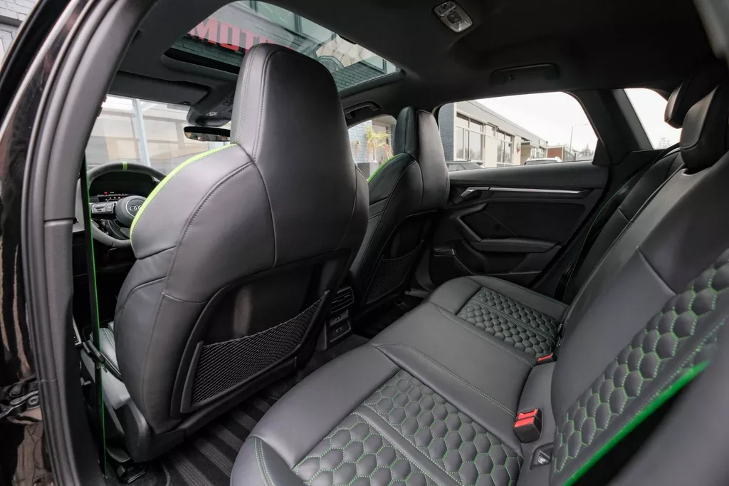 
								Audi A3 Sportback 2.5 TFSI RS 3 quattro |Head-Up|Keramisch|Hulk|B&O|Carbon|Dealer Onderhouden| vol									