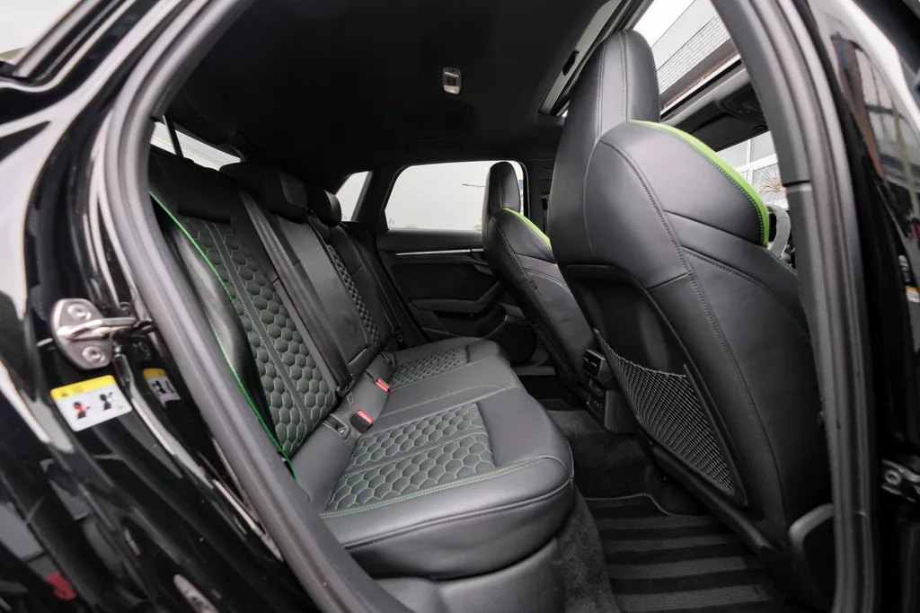 
								Audi A3 Sportback 2.5 TFSI RS 3 quattro |Head-Up|Keramisch|Hulk|B&O|Carbon|Dealer Onderhouden| vol									