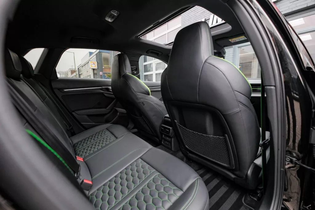 
								Audi A3 Sportback 2.5 TFSI RS 3 quattro |Head-Up|Keramisch|Hulk|B&O|Carbon|Dealer Onderhouden| vol									