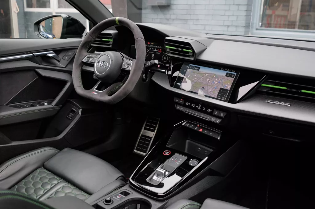 
								Audi A3 Sportback 2.5 TFSI RS 3 quattro |Head-Up|Keramisch|Hulk|B&O|Carbon|Dealer Onderhouden| vol									