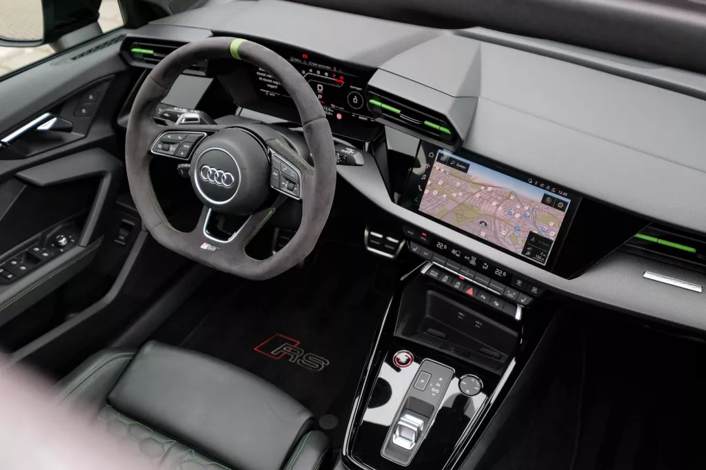 
								Audi A3 Sportback 2.5 TFSI RS 3 quattro |Head-Up|Keramisch|Hulk|B&O|Carbon|Dealer Onderhouden| vol									