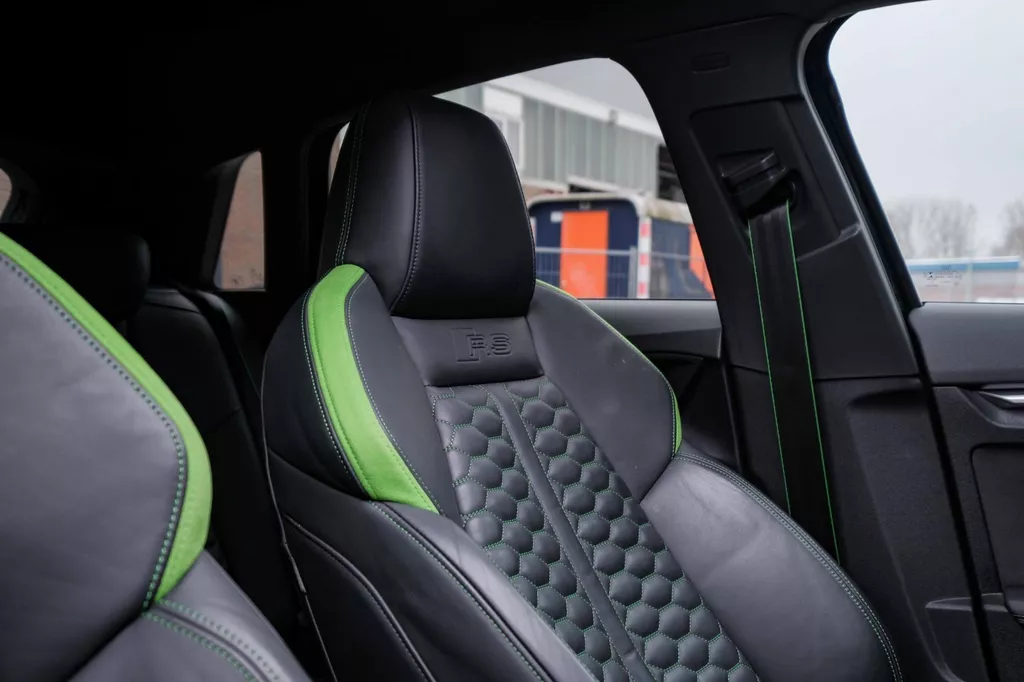 
								Audi A3 Sportback 2.5 TFSI RS 3 quattro |Head-Up|Keramisch|Hulk|B&O|Carbon|Dealer Onderhouden| vol									