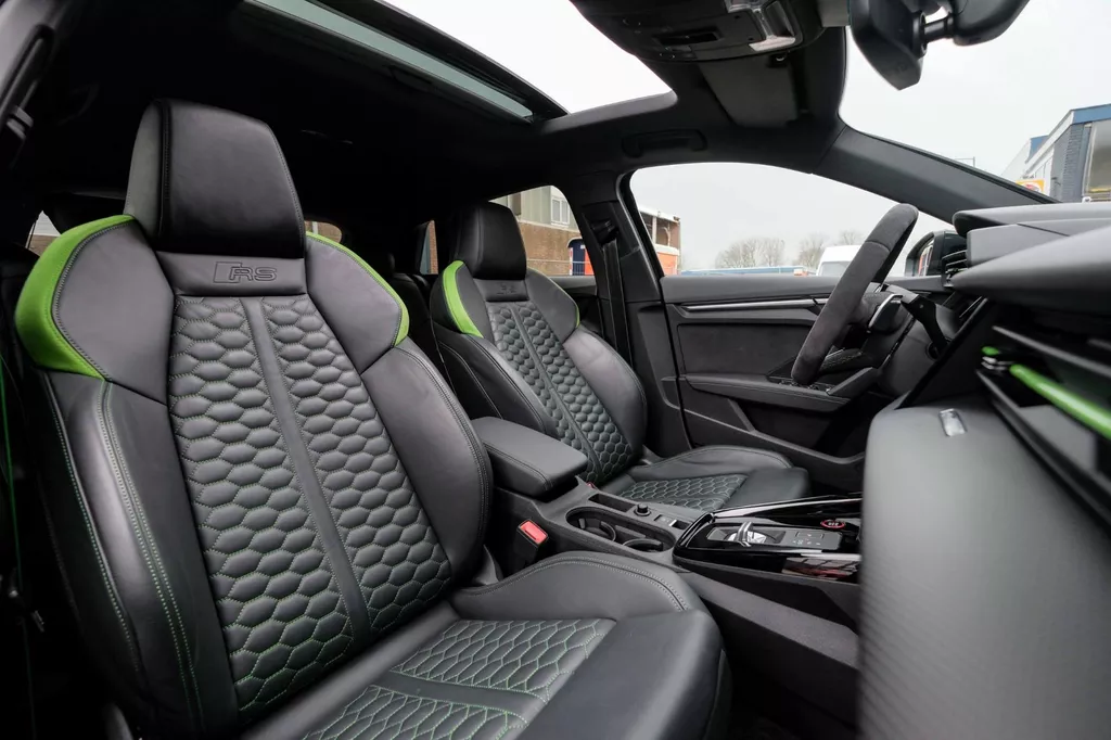 
								Audi A3 Sportback 2.5 TFSI RS 3 quattro |Head-Up|Keramisch|Hulk|B&O|Carbon|Dealer Onderhouden| vol									