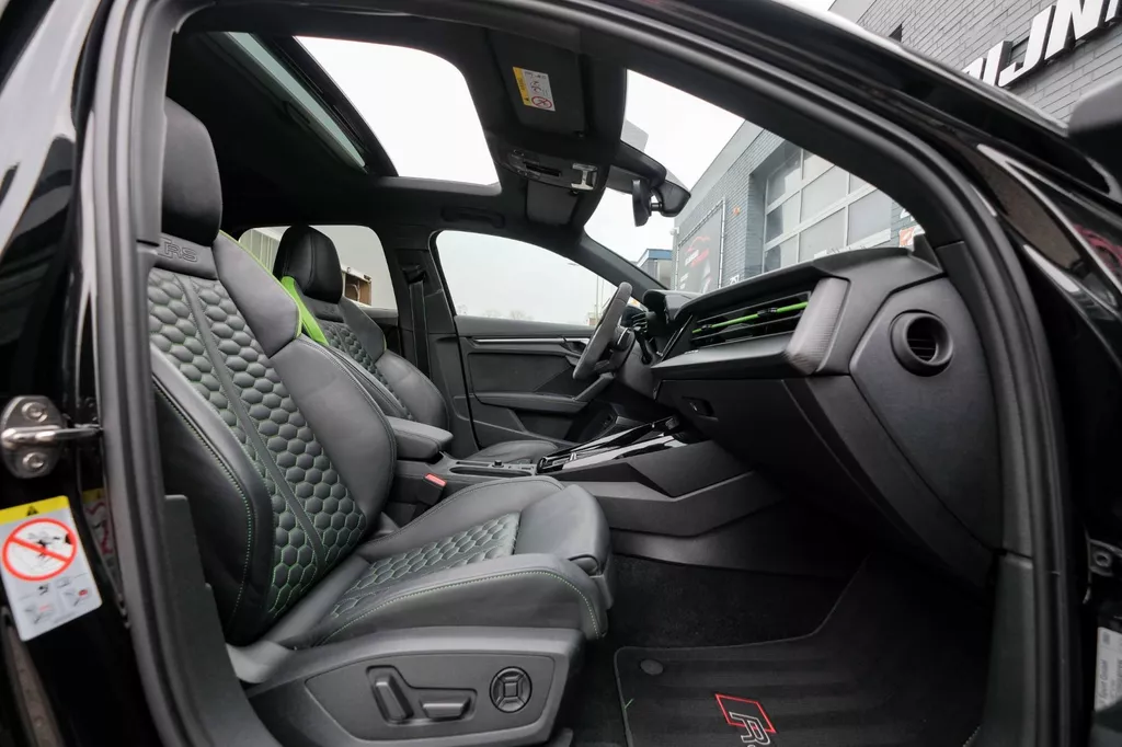 
								Audi A3 Sportback 2.5 TFSI RS 3 quattro |Head-Up|Keramisch|Hulk|B&O|Carbon|Dealer Onderhouden| vol									
