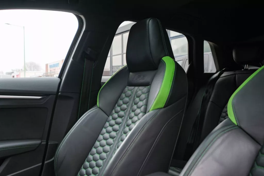 
								Audi A3 Sportback 2.5 TFSI RS 3 quattro |Head-Up|Keramisch|Hulk|B&O|Carbon|Dealer Onderhouden| vol									
