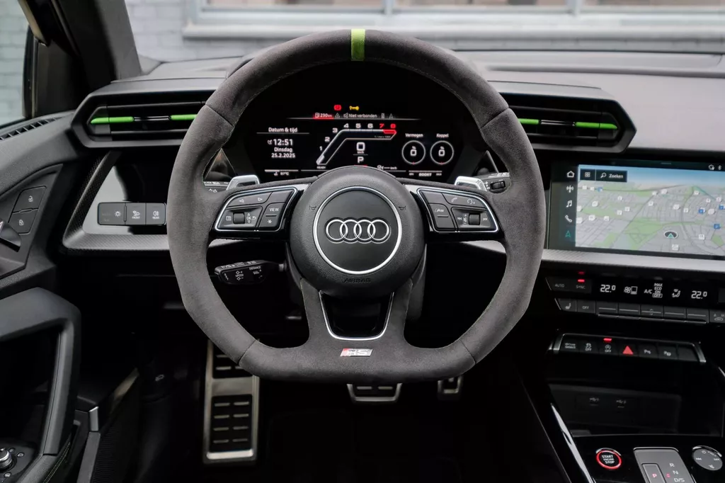 
								Audi A3 Sportback 2.5 TFSI RS 3 quattro |Head-Up|Keramisch|Hulk|B&O|Carbon|Dealer Onderhouden| vol									