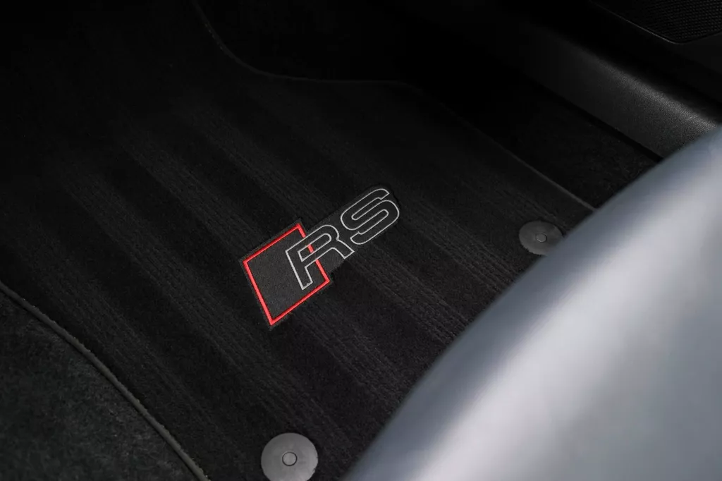 
								Audi A3 Sportback 2.5 TFSI RS 3 quattro |Head-Up|Keramisch|Hulk|B&O|Carbon|Dealer Onderhouden| vol									