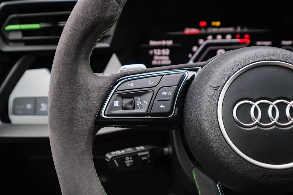 
								Audi A3 Sportback 2.5 TFSI RS 3 quattro |Head-Up|Keramisch|Hulk|B&O|Carbon|Dealer Onderhouden| vol									