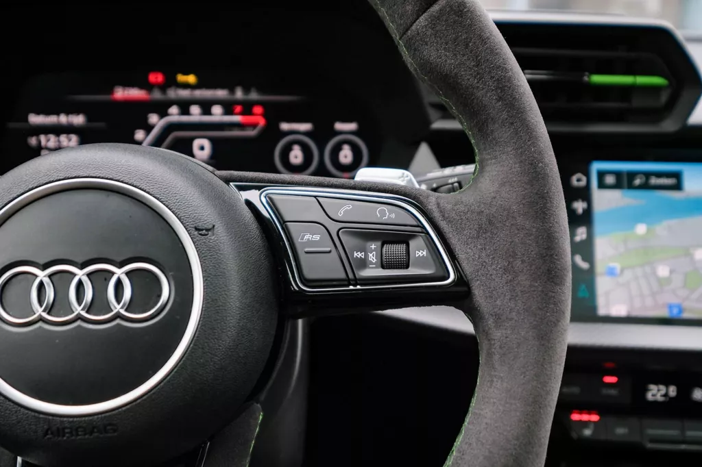 
								Audi A3 Sportback 2.5 TFSI RS 3 quattro |Head-Up|Keramisch|Hulk|B&O|Carbon|Dealer Onderhouden| vol									