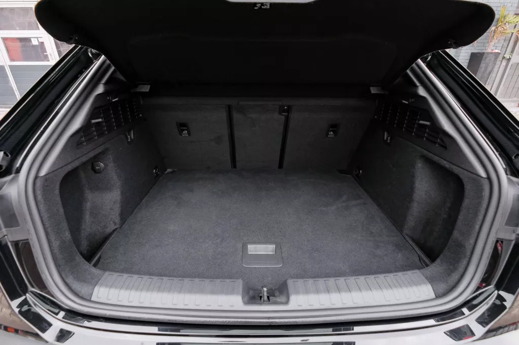 
								Audi A3 Sportback 2.5 TFSI RS 3 quattro |Head-Up|Keramisch|Hulk|B&O|Carbon|Dealer Onderhouden| vol									