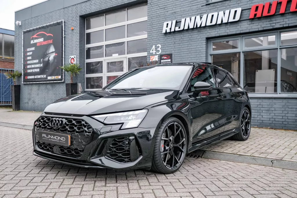 
								Audi A3 Sportback 2.5 TFSI RS 3 quattro |Head-Up|Keramisch|Hulk|B&O|Carbon|Dealer Onderhouden| vol									