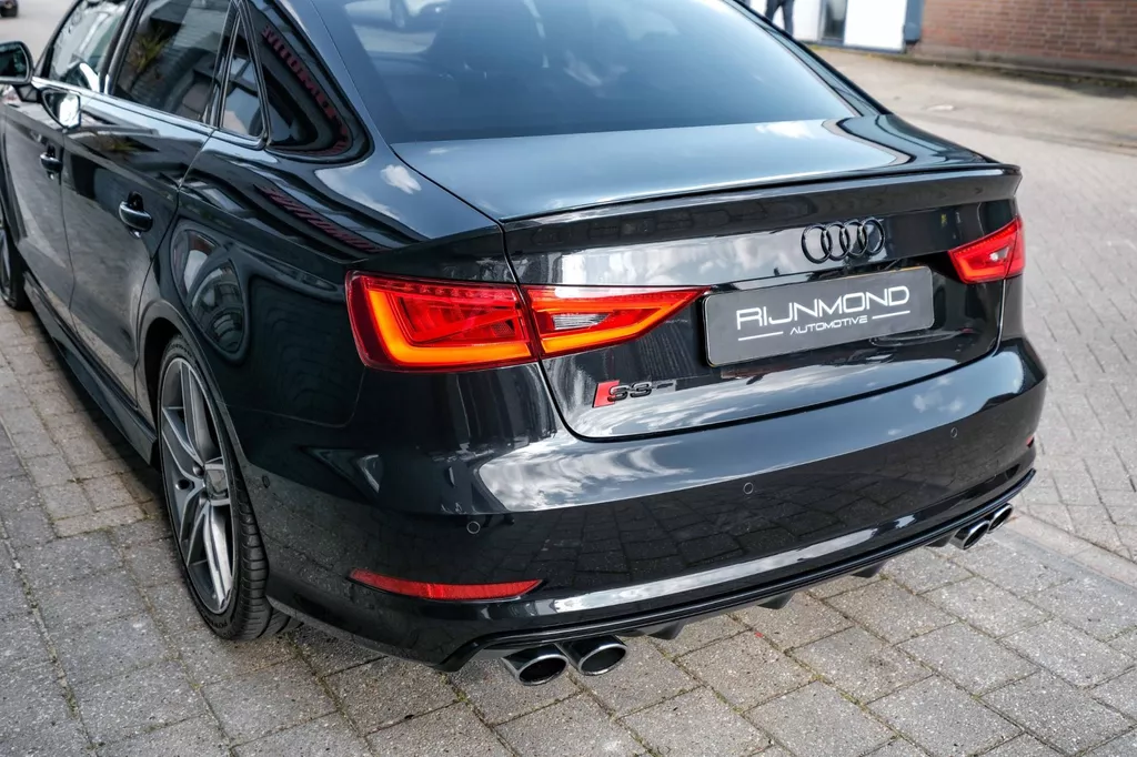 
								Audi S3 Limousine 2.0 TFSI S3 quattro Pro Line Plus Alarm Klasse 3|Pano|Acc|Keyless|Lane-Assist|Camera|Navi| vol									