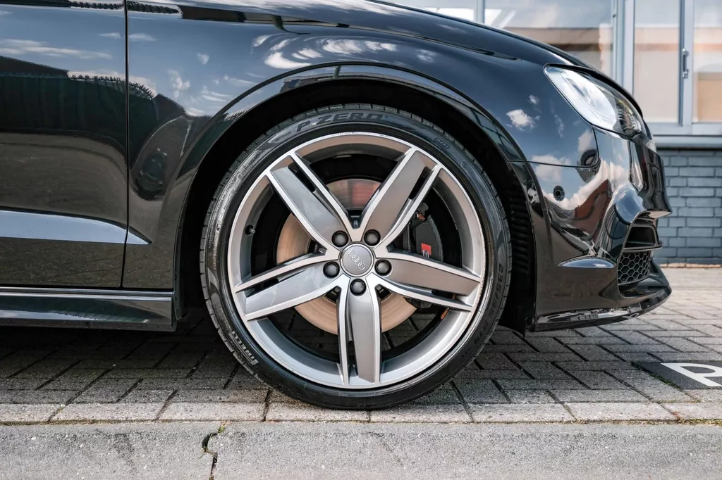 
								Audi S3 Limousine 2.0 TFSI S3 quattro Pro Line Plus Alarm Klasse 3|Pano|Acc|Keyless|Lane-Assist|Camera|Navi| vol									
