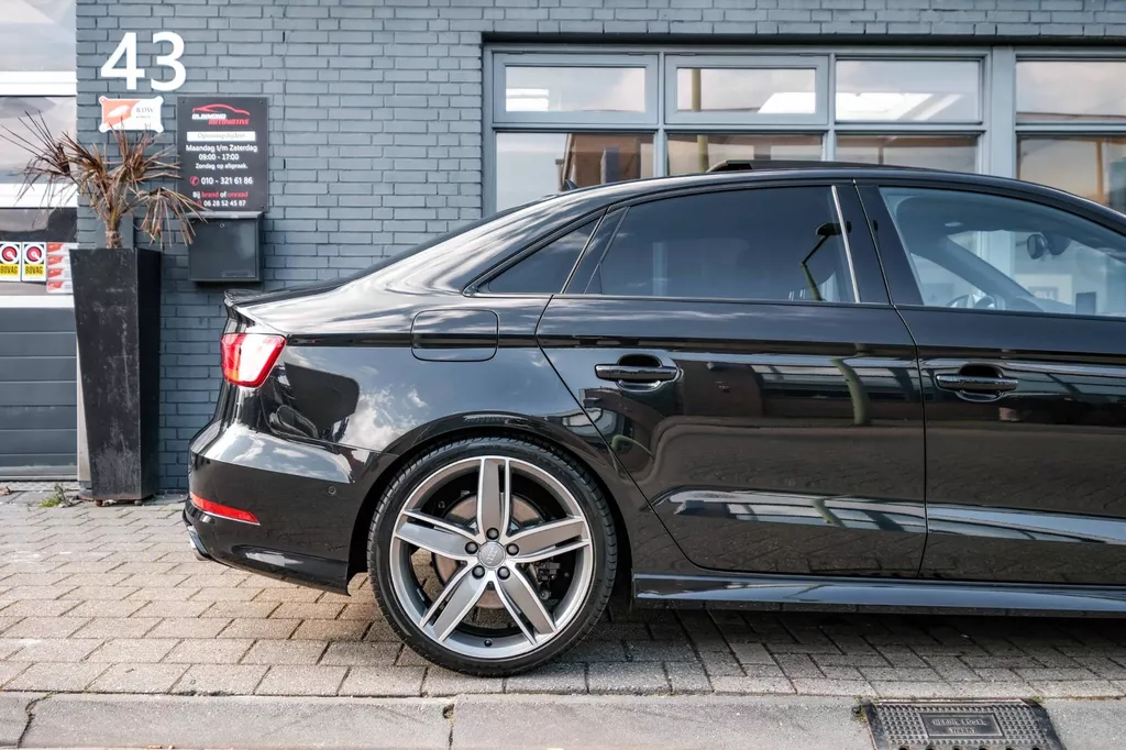 
								Audi S3 Limousine 2.0 TFSI S3 quattro Pro Line Plus Alarm Klasse 3|Pano|Acc|Keyless|Lane-Assist|Camera|Navi| vol									