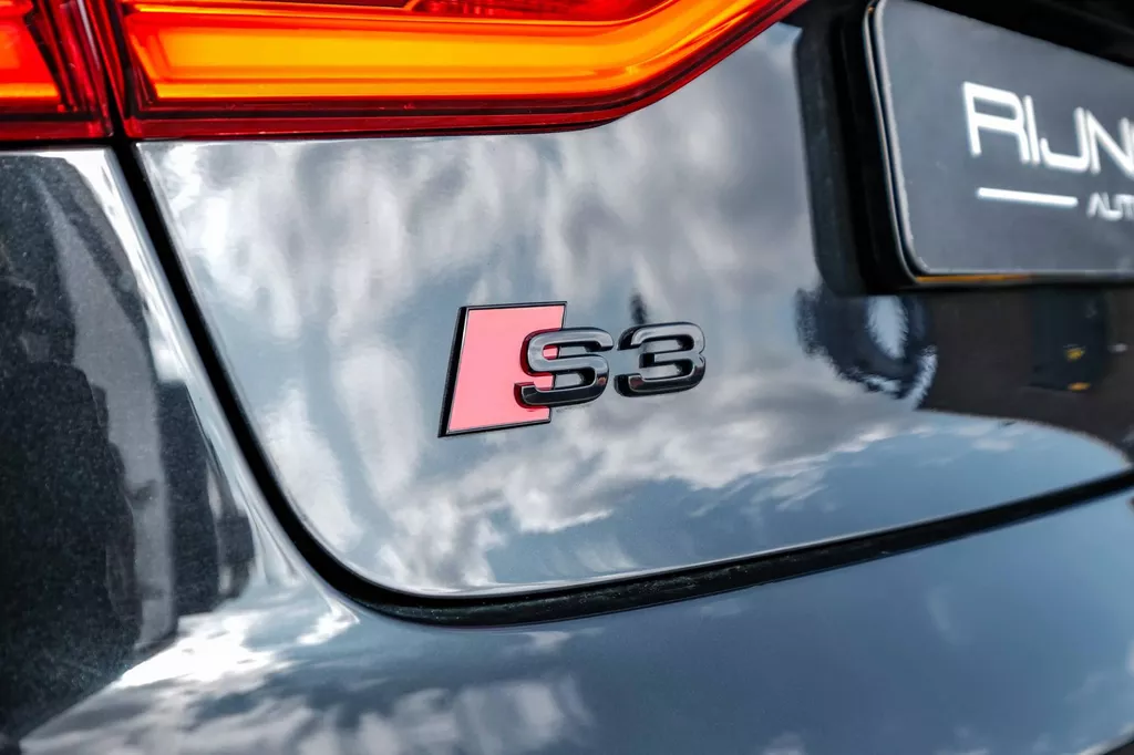 
								Audi S3 Limousine 2.0 TFSI S3 quattro Pro Line Plus Alarm Klasse 3|Pano|Acc|Keyless|Lane-Assist|Camera|Navi| vol									
