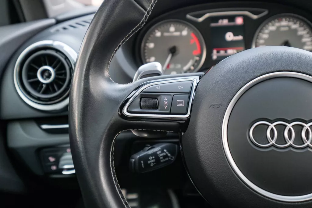 
								Audi S3 Limousine 2.0 TFSI S3 quattro Pro Line Plus Alarm Klasse 3|Pano|Acc|Keyless|Lane-Assist|Camera|Navi| vol									