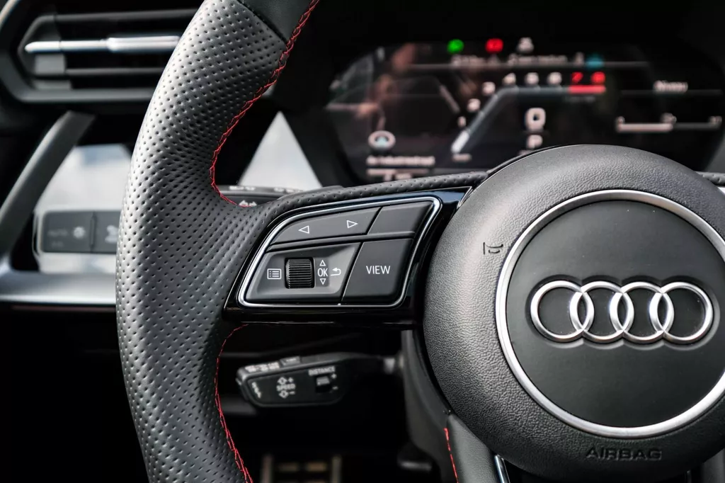 
Audi s3 Sportback 2.0 TFSI S3 quattro |Head-Up|Pano|Acc|Camera|Alarm| vol									