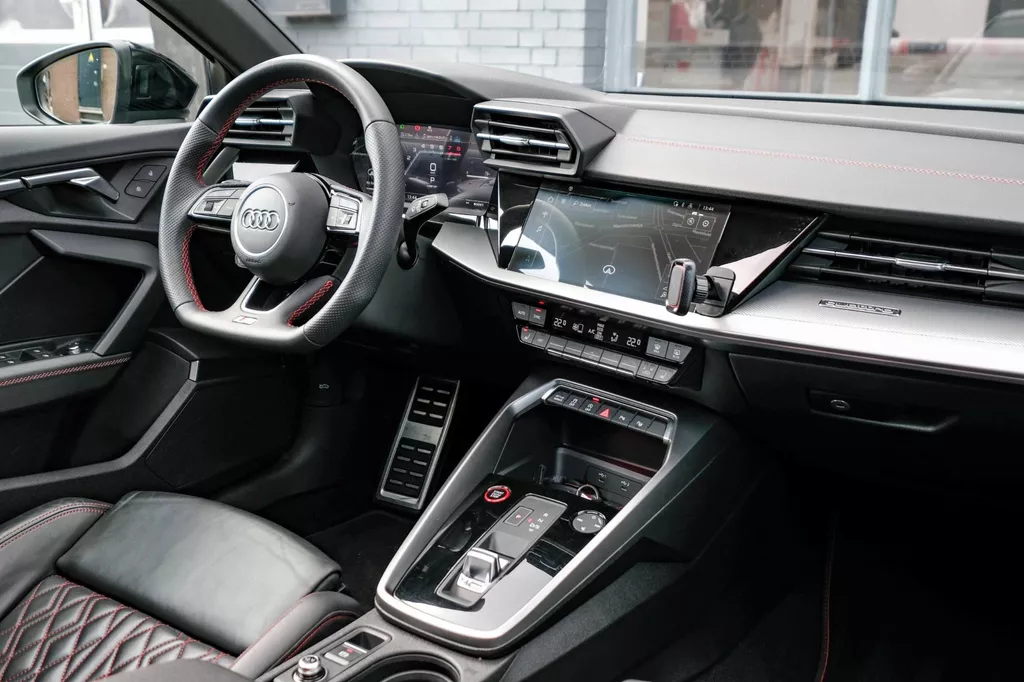 
Audi s3 Sportback 2.0 TFSI S3 quattro |Head-Up|Pano|Acc|Camera|Alarm| vol									