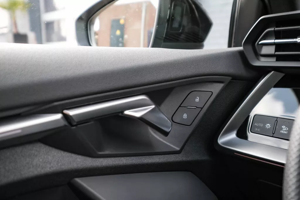 
Audi s3 Sportback 2.0 TFSI S3 quattro |Head-Up|Pano|Acc|Camera|Alarm| vol									