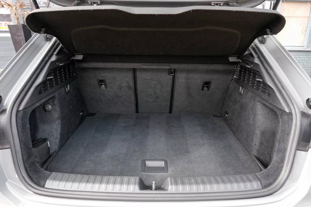 
Audi s3 Sportback 2.0 TFSI S3 quattro |Head-Up|Pano|Acc|Camera|Alarm| vol									