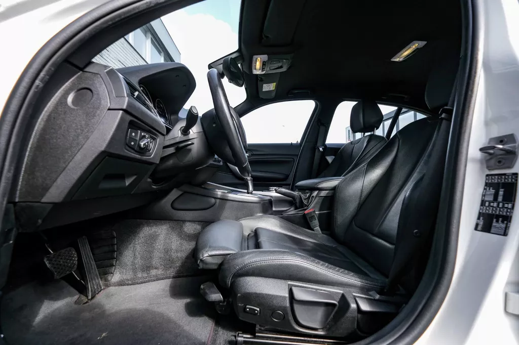 
BMW 1-serie 118i M-Pakket|Led|Cruise Control|Navi|Nederlandse Auto| vol									