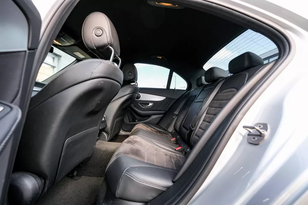 
Mercedes-Benz C-klasse 300 AMG Line |ACC|Navi|Led|Elektrischie stoelen| vol									