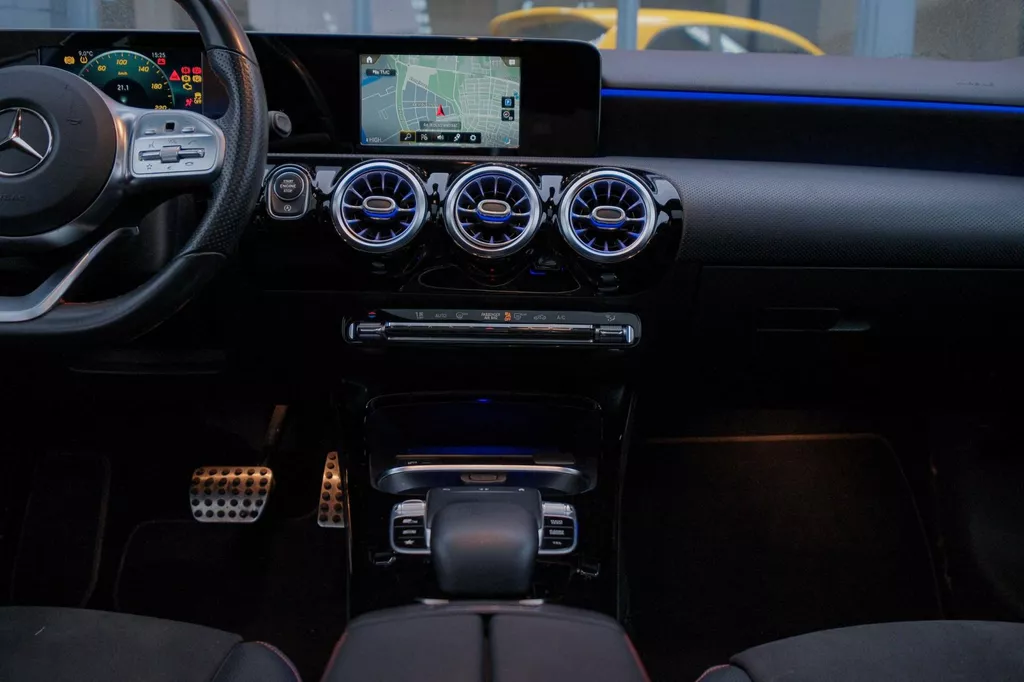 
Mercedes-Benz A-klasse 250 Premium Plus vol									