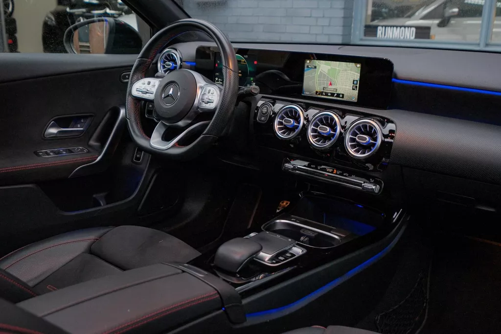 
Mercedes-Benz A-klasse 250 Premium Plus vol									