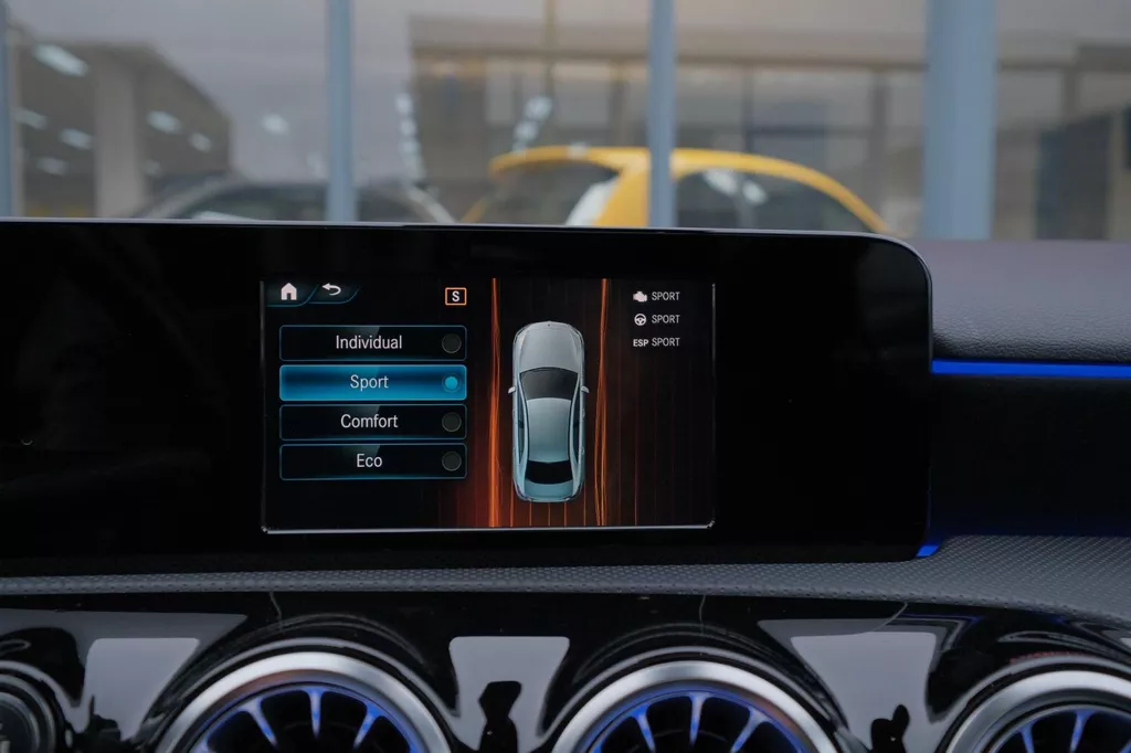 
Mercedes-Benz A-klasse 250 Premium Plus vol									