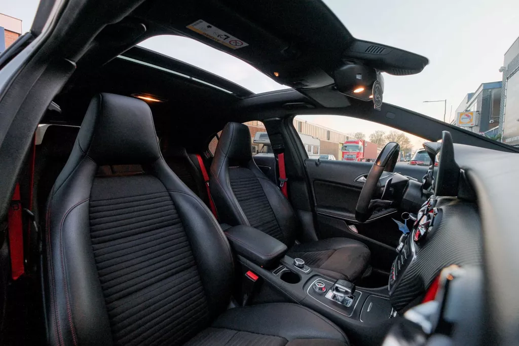 
Mercedes-Benz A-klasse AMG 45 4MATIC | Pano|Facelift|381PK | Navi |Grote Scherm| vol									