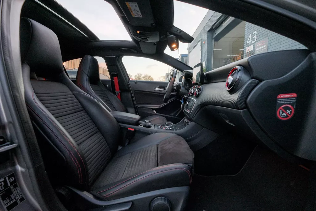 
Mercedes-Benz A-klasse AMG 45 4MATIC | Pano|Facelift|381PK | Navi |Grote Scherm| vol									