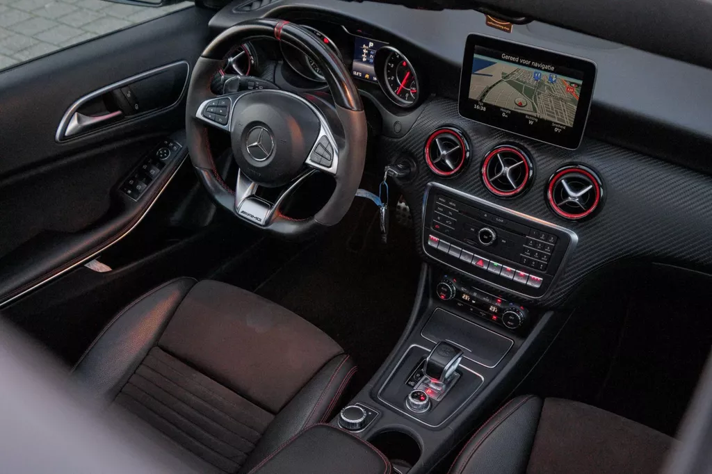 
Mercedes-Benz A-klasse AMG 45 4MATIC | Pano|Facelift|381PK | Navi |Grote Scherm| vol									
